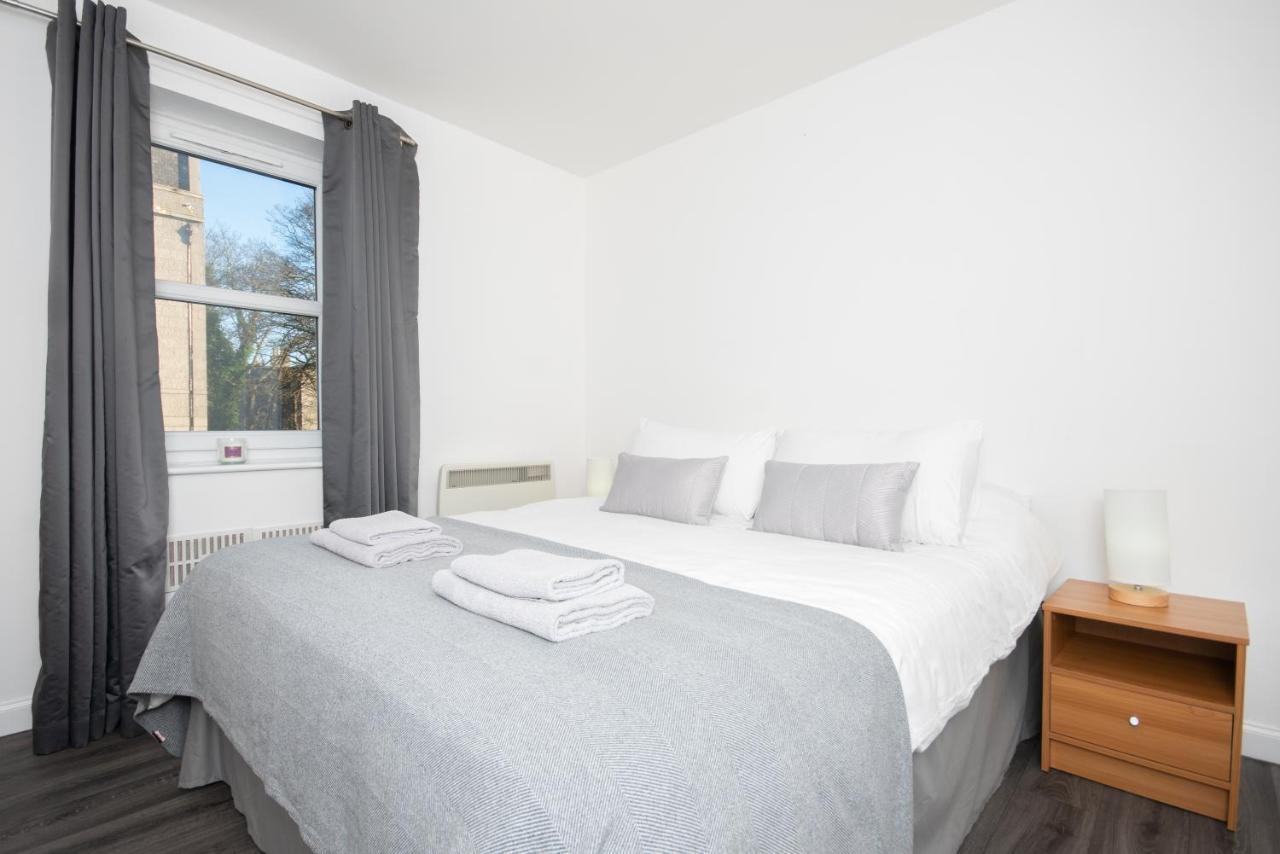Dwellcome Home Ltd 2 Bedroom King & Double Central Apartment, Free Allocated Barrier Secured Parking Space At Rear Entrance & Fast Wifi, Ideal For Long Term Contractor, Corporate, Etc Stays, Regular Housekeeping Option - See Our Site For Assurance Aberdeen Extérieur photo