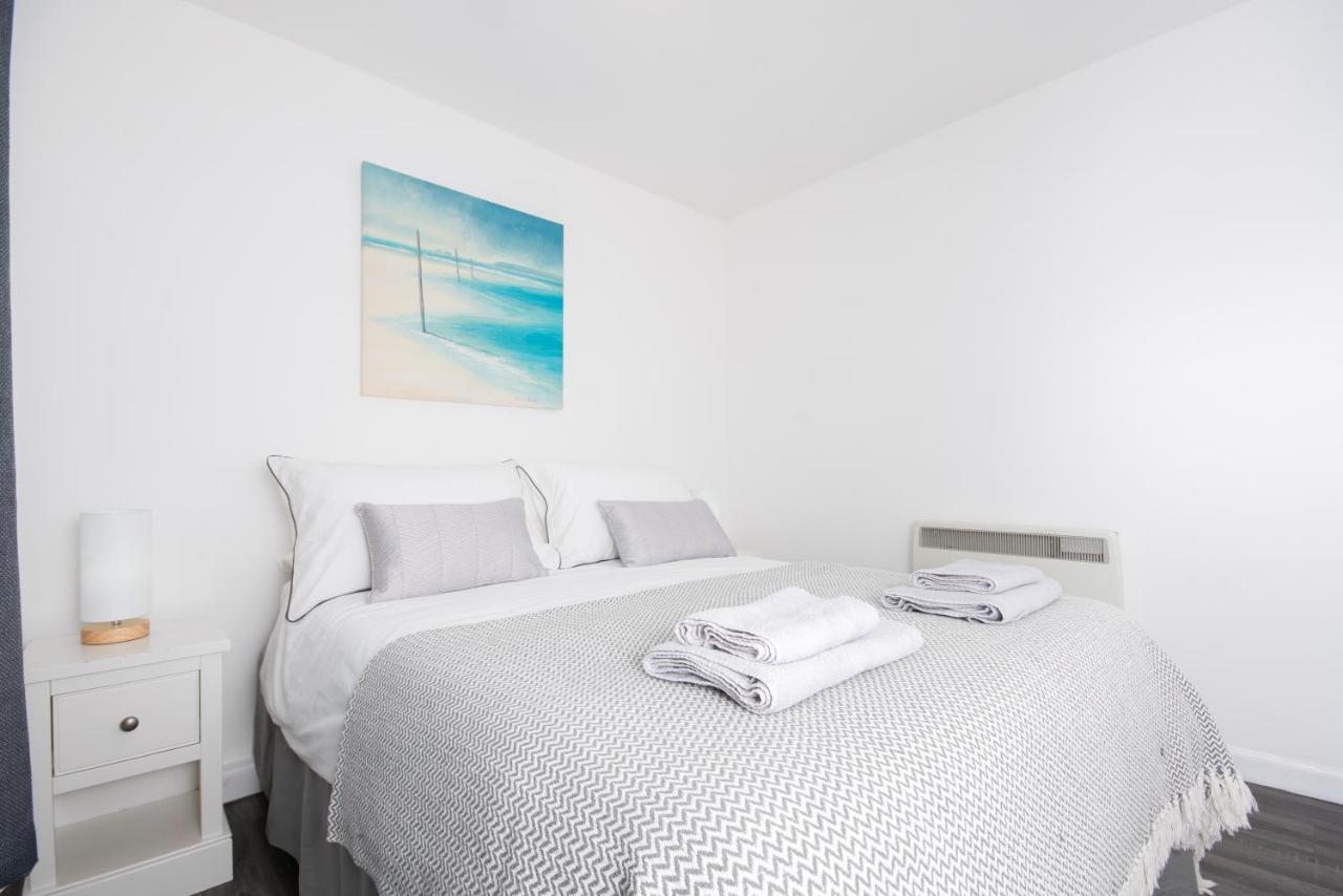 Dwellcome Home Ltd 2 Bedroom King & Double Central Apartment, Free Allocated Barrier Secured Parking Space At Rear Entrance & Fast Wifi, Ideal For Long Term Contractor, Corporate, Etc Stays, Regular Housekeeping Option - See Our Site For Assurance Aberdeen Extérieur photo