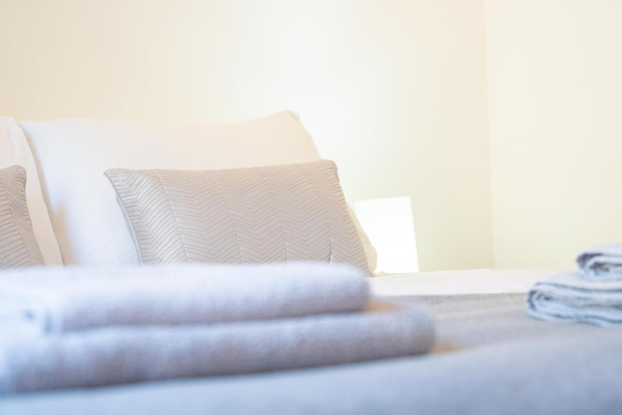 Dwellcome Home Ltd 2 Bedroom King & Double Central Apartment, Free Allocated Barrier Secured Parking Space At Rear Entrance & Fast Wifi, Ideal For Long Term Contractor, Corporate, Etc Stays, Regular Housekeeping Option - See Our Site For Assurance Aberdeen Extérieur photo